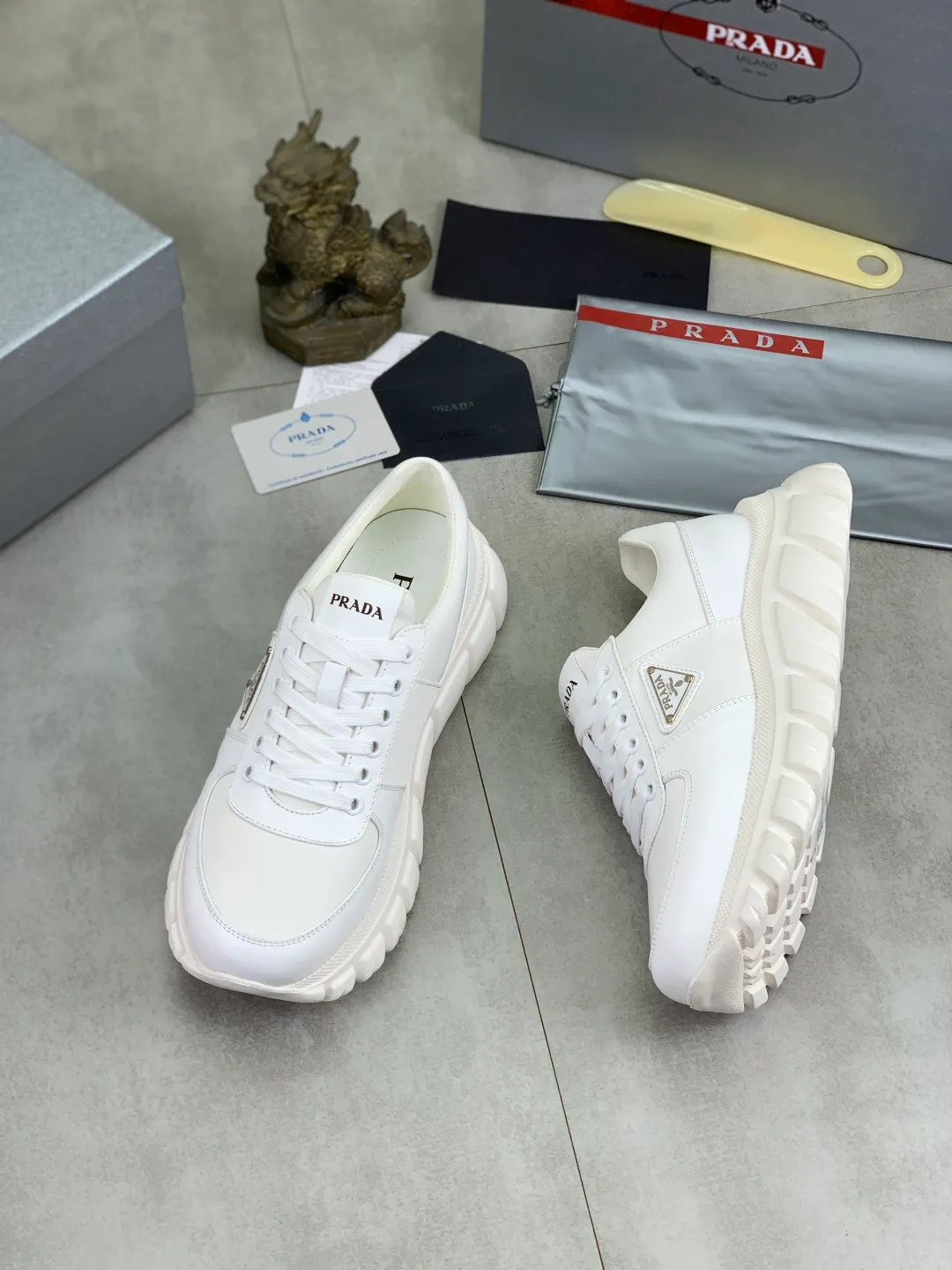 Men's men's shoes 💰P560💰[New style] High version official website popular models are on the market, 🆘 Classic popular models (Prada) are the main popular models, avant-garde and versatile fashion men's shoes private version mold opening, cowhide surface splicing 1:1.. Fashionable and simple, original imported cowhide lining cowhide feet; the atmosphere and personality are more fashionable, eye-catching and pursuing class. It will subvert the old idea and be a must-have for fashion trendsetters with you! Must keep it for yourself! Tall and comfortable, large and low, high-end quality workmanship. Code number: 38-44 (45 46 customized) 4️⃣ colors available.